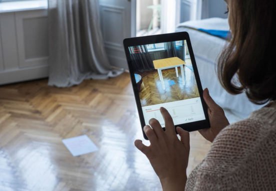 Esempio di uso quotidiano della realtà aumentata nel campo dell'interior design