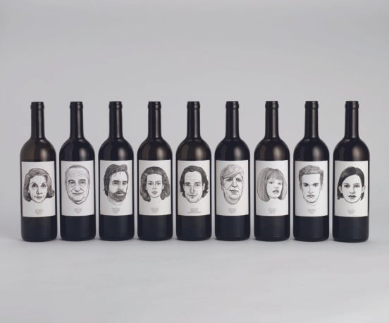 Vini dell'azienda vinicola a austriaca Oggau Estate, Progetto grafico di Jung Von Matt. "Come ogni essere umano ogni vino ha il suo carattere"
